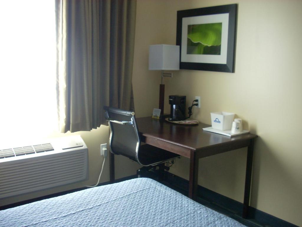 Days Inn & Suites By Wyndham Ozone Park/Jfk Airport New York Exterior foto