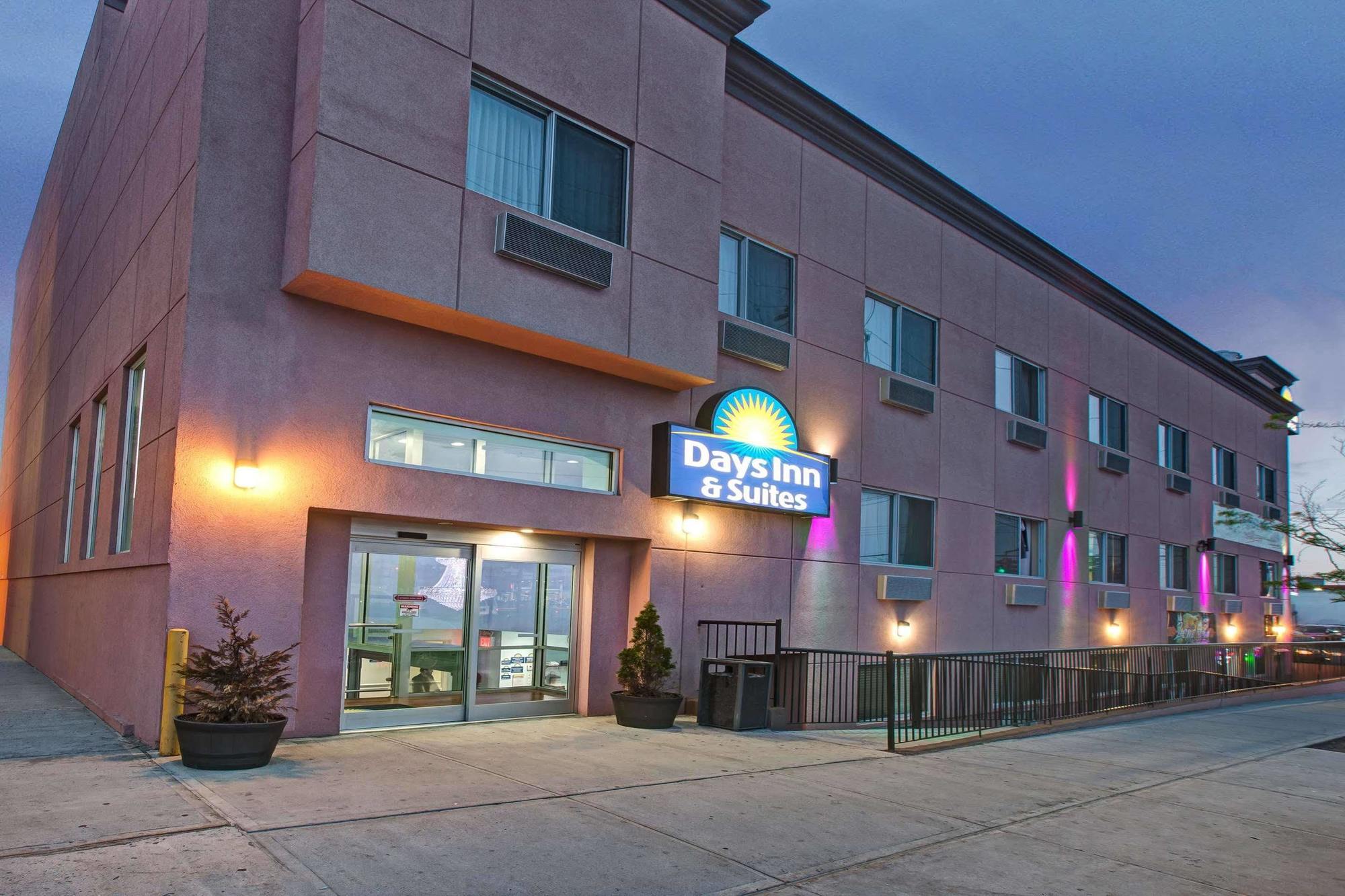 Days Inn & Suites By Wyndham Ozone Park/Jfk Airport New York Exterior foto